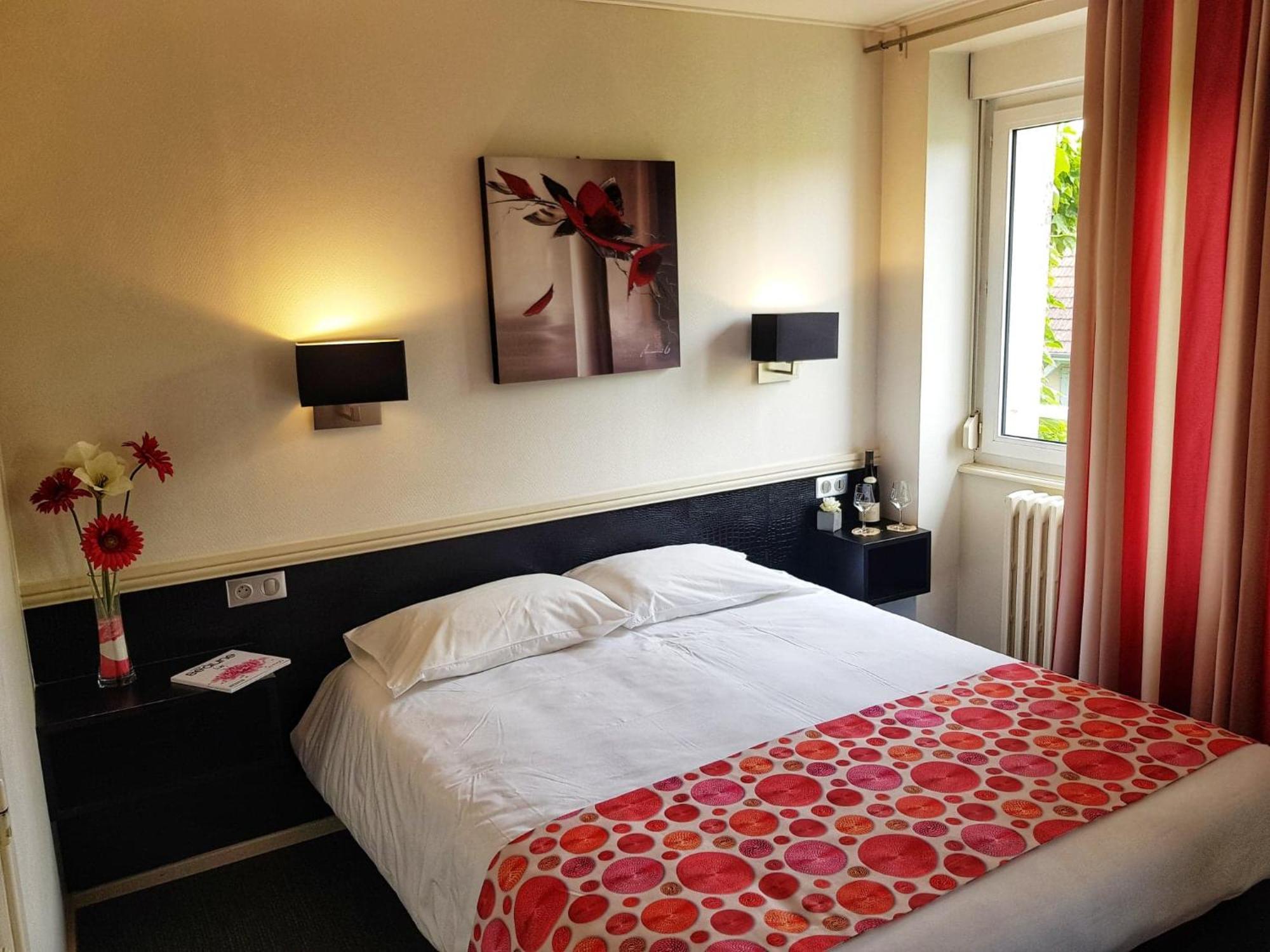 Hostellerie De Bretonniere - Groupe Logis Hotels Бон Экстерьер фото